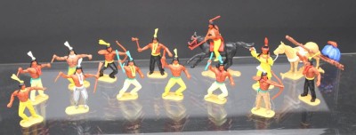 Auktion 352<br>13x Indianer, Timpo Toys, ca. H-8,8cm [1]