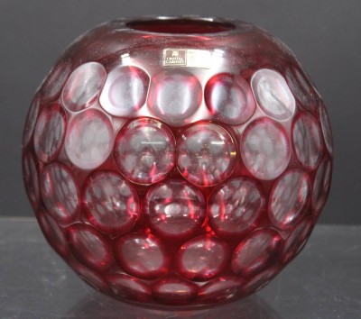 Auktion 352<br>Kugelvase, WMF Cristal Cabinet, rot überfangen, H-14,5cm D-14,5cm [1]