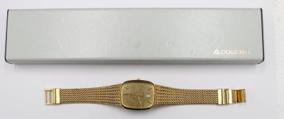 Auktion 352<br>Armbanduhr, Dugena, goldfarben, Quartz, werk nicht geprüft,  verso Gravur von 1981, ca. 3,2 x 3cm, Etui anbei [1]