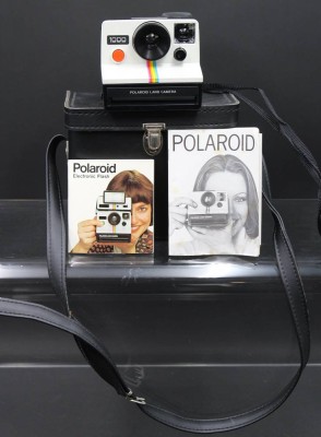 Auktion 352<br>Polaroid-Kamera, 1000 in Tasche, Anleitung anbei, Funktion nicht  geprüft [1]