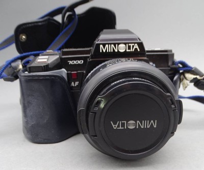 Auktion 352<br>Minolta  Spiegelreflex-Kamera 7000 mit Objektiv in Tasche [1]