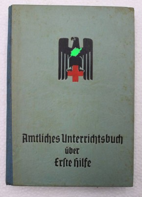 Auktion 352<br>Amtliches Unterrichtsbuch über Erste Hilfe, 1941, Gebrauchsspuren [1]