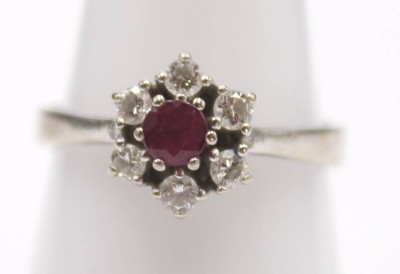 Auktion 352<br>585er WG Ring, Rubin umringt von Brillanten, ca.3,3gr., RG 56 [1]