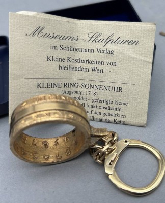 Auktion 352<br>Museumsrepublik-Ring-Sonnenuhr mit kl. Zertifikat [1]