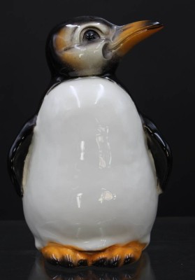 Auktion 352<br>figürliche Spardose, Goebel, Pinguin, kl. Chip am Einwurf, Schlüssel anbei, H-16cm [1]