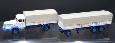 Auktion 352<br>Druckguss-Modell, Minichamps, LKW mit Anhänger, Werbeaufschrift 