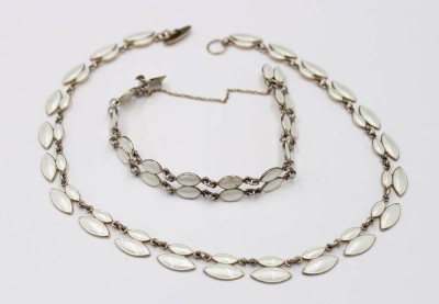 Auktion 353<br>Schmuckset, Sterling emailliert, VB Danmark (Volmer Bahner), zus. 44,2gr., Kette L-40cm Armband L-18cm [1]