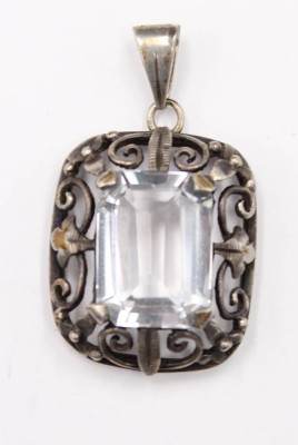 Auktion 353<br>Anhänger um 1930, klarer facett. Stein, 835er Silber, 6gr., L-3,8cm [1]