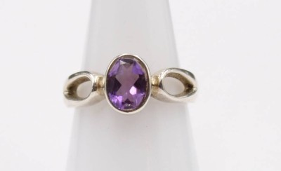 Auktion 353<br>925er Silber-Ring, lila Stein (Amethyst), 3,6gr., RG 54 [1]