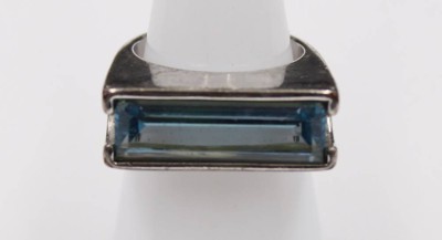 Auktion 353<br>Silber-Ring, hellblauer Stein, 8,38gr., RG 50 [1]