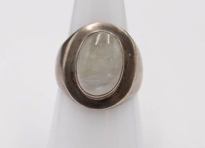 Auktion 353<br>925er Silber-Ring mit Regenbogen Mondstein, 10gr., RG 57 [1]