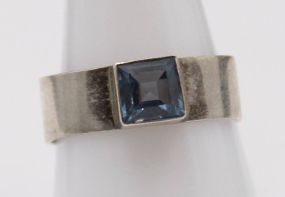 Auktion 353<br>925er Silber-Ring, hellblauer Stein, 3,2gr., RG 60 [1]