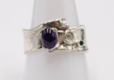 Auktion 353<br>Desing-Ring, 925er Silber, Amethyst, Mondstein und kl. grüner Stein, 4,2gr., RG 54 [1]