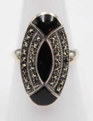 Auktion 353<br>925er Silber-Ring, Onyx u. Markasiten (2 Steine fehlen), 5,6gr., RG 57 [1]