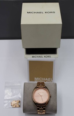 Auktion 353<br>Damen-Armbanduhr, Michael Kors, Quartz-Werk (nicht geprüft), rosefarben, klare Steine, anbei Box, D-3,8cm [1]