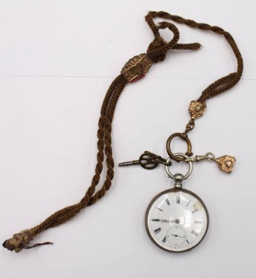 Auktion 353<br>Taschenuhr um 1900, Schlüsselwerk steht, an Echthaaruhrenkette, Altersspuren, ca. D-4,5cm [1]