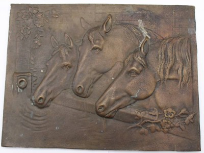 Auktion 353<br>Reliefplatte, Pferdeköpfe, älter, Bronze, ca. 19 x 25cm [1]