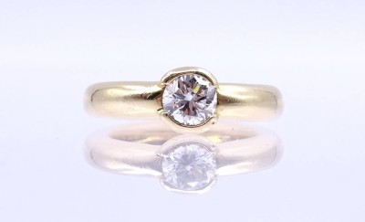 Auktion 353<br>750er GG Solitär Ring mit einem Brillant von ca. 0,7ct., 13,1gr., RG 54 [1]