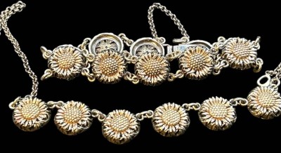 Auktion 353<br>4 teiliges Silber-Set, Collier, Armband, Brosche und Ring, S-835-, RG 56, zusammen 50 gr., Sonnenblumen [1]