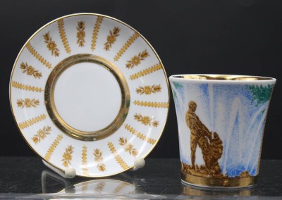 Auktion 353<br>gr. Tasse mit U.T., Lomonossov, St. Petersburg, ca. H-9,5cm [1]