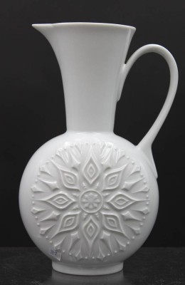 Auktion 353<br>Relief-Henkelvase, Seltmann, Vohenstrauss, H-23,5cm [1]