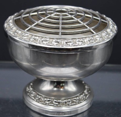 Auktion 353<br>Steckschale auf Stand, Lanthe, Silver plated, H-12,5cm D-14cm [1]