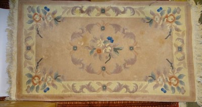 Auktion 353<br>China Teppich mit Blumendekor, 153x90 cm [1]