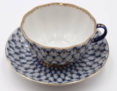 Auktion 353<br>Teetasse, Lomonossov, St. Petersburg, Kobaltnetz, ca. H-5,8cm [1]