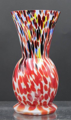 Auktion 353<br>Kunstglas-Vase, wohl Tschechien, ca. H-21cm [1]