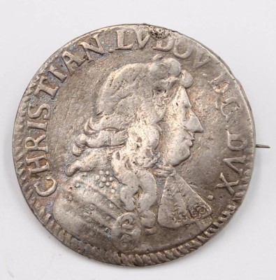 Auktion 353<br>2/3 Thaler, Christian Ludwig, Mecklenburg, als Brosche gearbeitet, Silber, 16,7gr., ca. D-3,6cm [1]