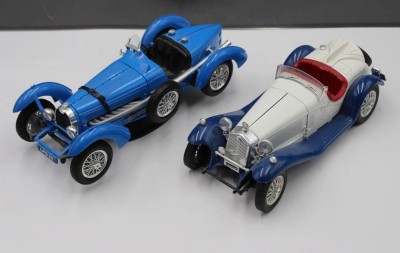 Auktion 353<br>2x Oldtimer-Modelle, Burago, 1:18, gute Erhaltung [1]