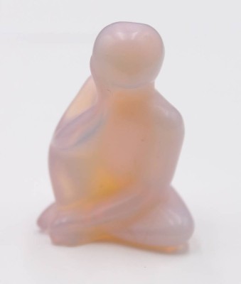 Auktion 353<br>kl. Figur aus pinkem Opal, H-4cm [1]