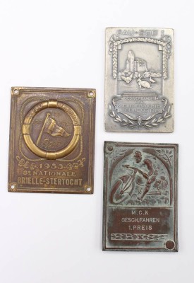 Auktion 353<br>3x div, Metall-Plaketten, untersch. Themen, älter, Größte 7 x 5,7cm [1]