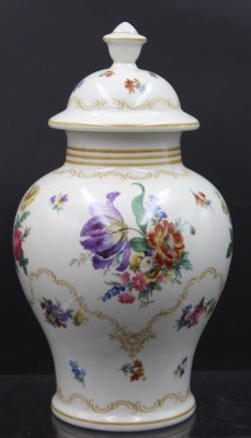 Auktion 353<br>Deckelvase, Schönau, ca. H-32,5cm, florale Bemalung [1]