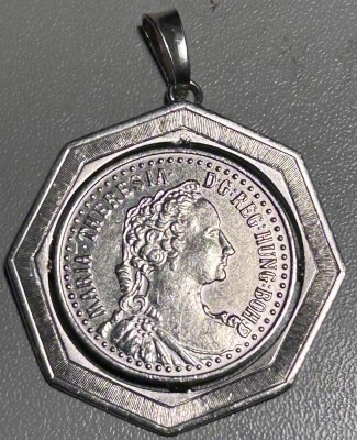 Auktion 354<br>Silber-835- Anhänger, verkleinerter Maria Theresientaler, D- ca. 3,6 cm,  12,4 gr [1]