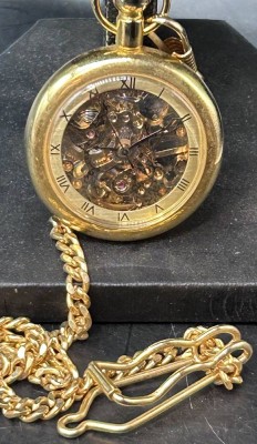 Auktion 354<br>mechan. kl. Skelett-Taschenuhr mit Kette, beidseitig Glas, Werk läuft, Double, D-3,5 cm [1]