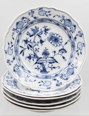 Auktion 354<br>6x flache Teller, Stadt Meissen, Zwiebelmuster, 1x Glasurfehler, ca. D-25cm [1]