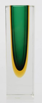 Auktion 354<br>Block-Vase, Murano, 3farbig, leider 3 Bestossungen, Entw. wohl Flavio Poli, H-18,6cm [1]