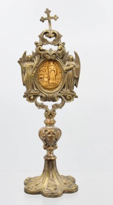 Auktion 354<br>Reliquienmonstranz, 19 Jhd., Bronze, , mittig Hlg. Maria mit Kind, wohl aus Meerschaum gefertigt, ca. H-31cm [1]