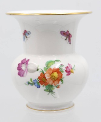 Auktion 354<br>kl. Vase, KPM Berlin, Szepter u. Reichsapfel, Insekten-u. Blumenbemalung, ca. H-10cm [1]