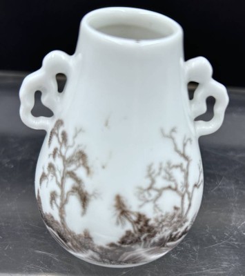 Auktion 354<br>kl. alte China Vase, H-8 cm [1]