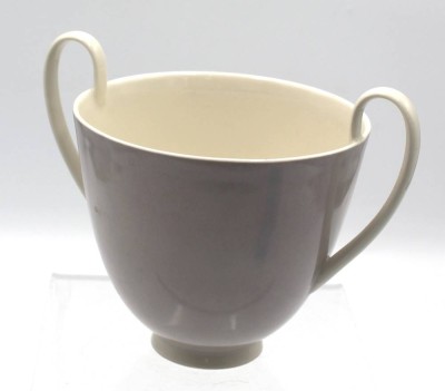 Auktion 354<br>Henkelvase, Hölderlin Becher, KPM Berlin, Szepter & Reichsapfel, graue Glasur, H-13,5cm, ca. D-13cm [1]