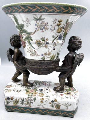 Auktion 354<br>gr. Fayence Schale, getragen von 2 Putti aus Bronze, unged. Marke und chines. Zeichen?, H-27 cm, B-ca. 23 cm, Schale oben 20x17 cm, [1]