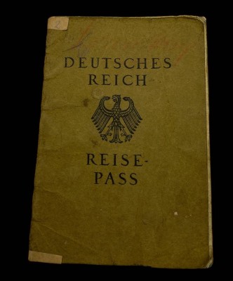 Auktion 355<br>Reisepass eines Hamburger Firmeninhabers von 1925 , voll mit vielen Reise-Stempel von China bis USA 1925-1928, Deutsches Reich [1]