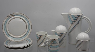 Auktion 355<br>Kaffeekern, 2 Tassen u. 4 Kuchenteller, Rosenthal studio-linie, Cupola, Entw. Mario Bellini, Kanne H-22,5cm Tassen H-8cm [1]