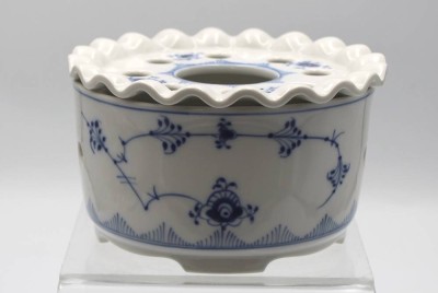 Auktion 355<br>Stöwchen, Royal Copenhagen, Musselmalet, H-9,5cm D-16cm [1]