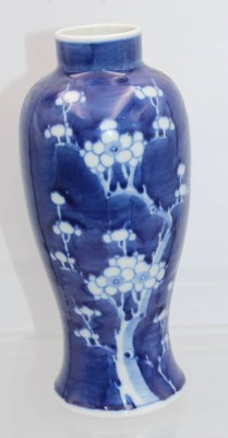 Auktion 355<br>Vase, China/Korea?, älter, Kirschblütenbemalung, ca. H-23cm [1]