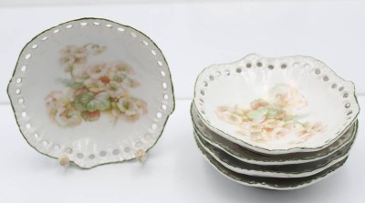 Auktion 355<br>5 Tlg. Konfektschalen Set , Florales Dekor mit Durchbruchrand . [1]