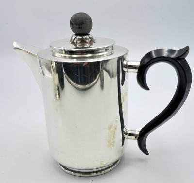 Auktion 355<br>Kaffeekanne, versilbert, gut  erhalten, H-18,5 cm [1]