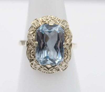 Auktion 355<br>Silber-Ring um 1920, hellblauer facettierter Stein, 4,6gr., RG 53 [1]